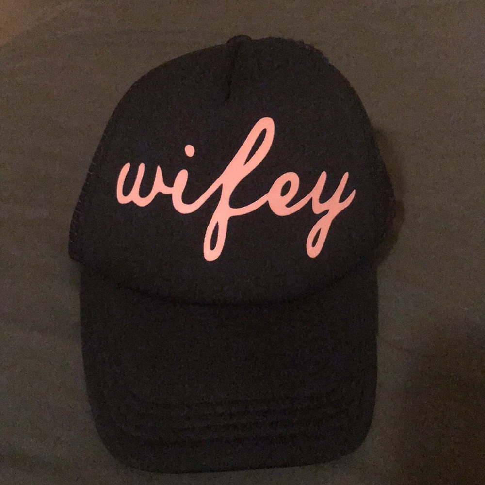 Trucker hat